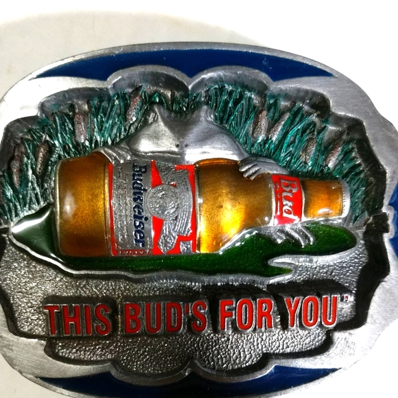 - 🆕🐸Belt Buckle Raised 3-D Pewter Budweiser Beer Bottle and Frog - Picture 1 of 9
